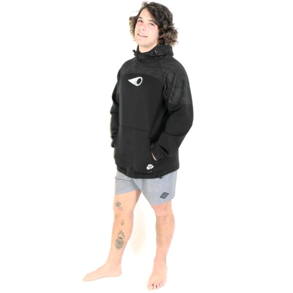 Sweat Neoprene OUTSIDE Sweat à capuche en néoprène limestone G3-flex 1 mm. Poche plaquée devant avec 2 passages de boucles de harnais et un coté zippé. Serrage capuche, poignets et en bas. Sérigraphié sur les épaules et la capuche, + 2 prints placés.